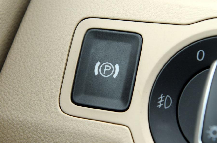  Volkswagen Passat CC Sport 2009 года  (фото 11 из 32)